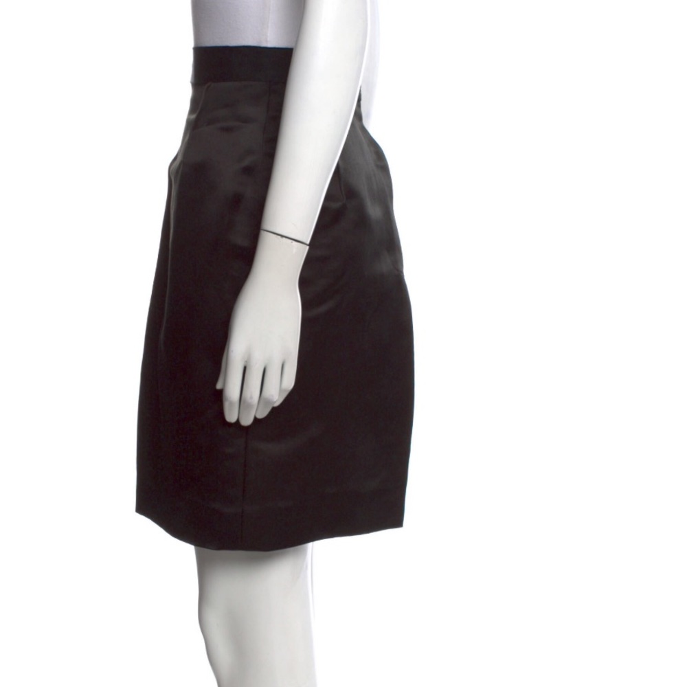 Lanvin
Grosgrain Trim Knee-Length Skirt beautiful condition